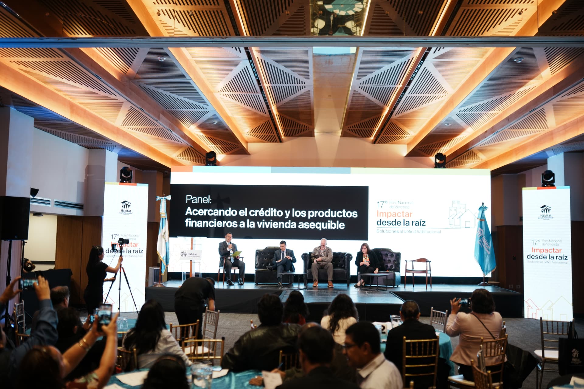 Panel sobre crédito y productos financieros para vivienda asequible