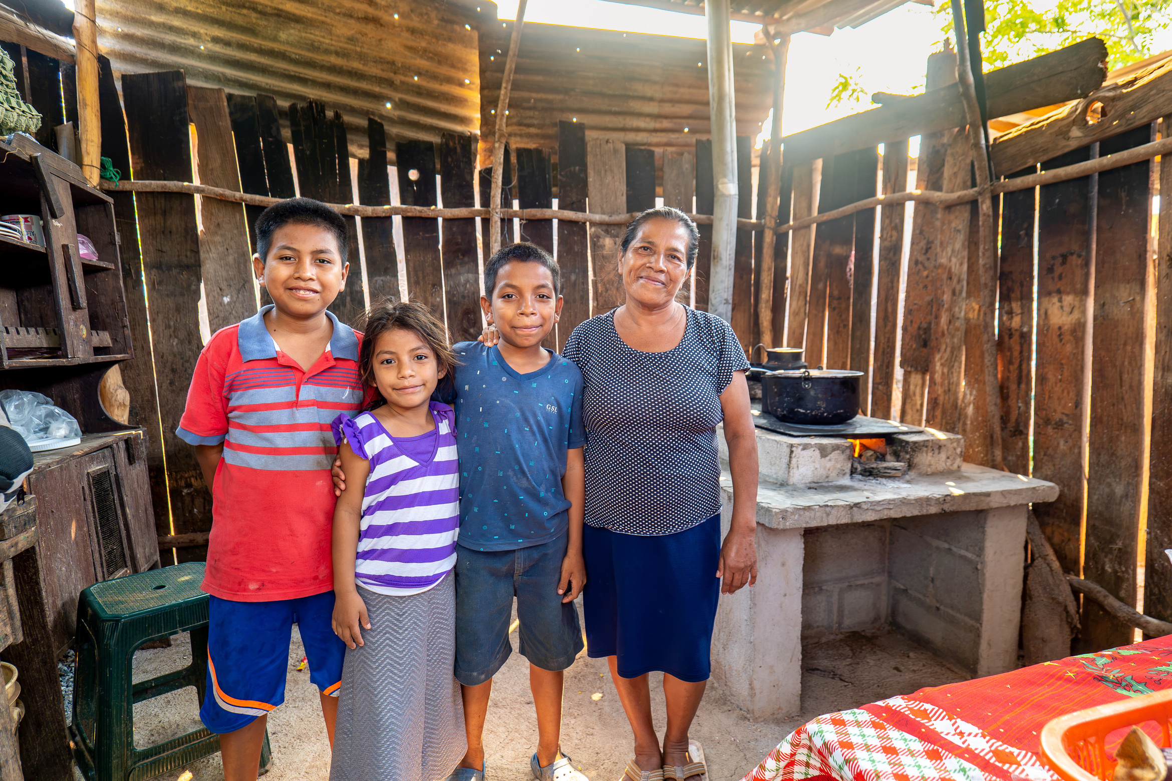 Familia beneficiada por una solución de vivienda de Hábitat Guatemala